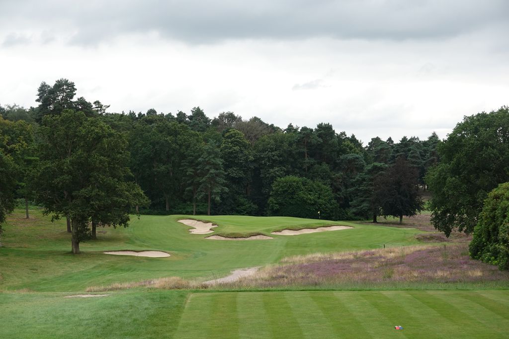 4th Hole at St. Georges Hill (Red & Blue) (272 Yard Par 4)